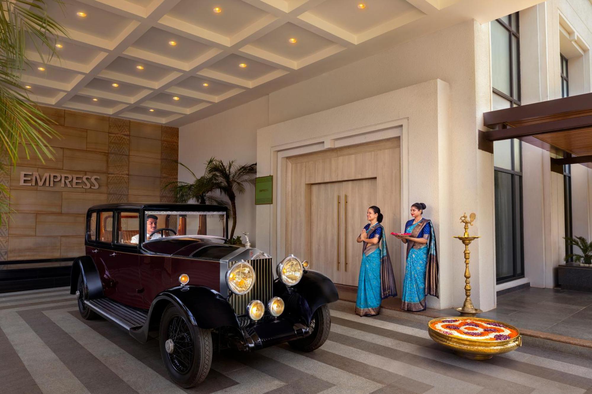 The Crown, Bhubaneswar - Ihcl Seleqtions Hotel Bagian luar foto